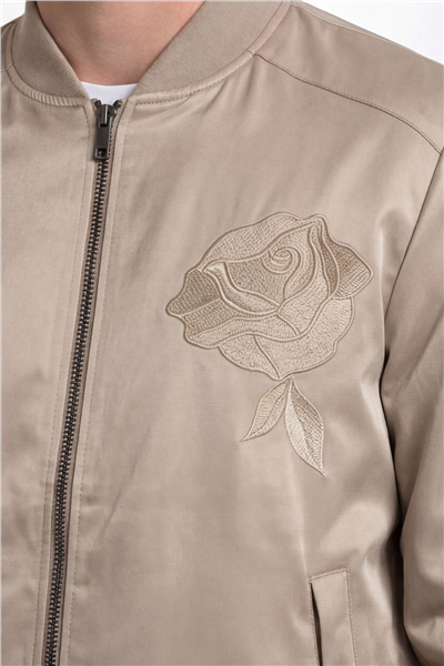 Giotelli Erkek Bej Normal Kesim Regular Fit Nakış Detaylı Paraşüt Kumaş Su Geçirmez Yan Cep Hakim Yaka Bomber Mont