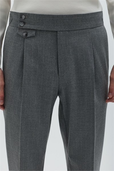 Gri Regular Fit Yan Tokalı Pileli Erkek Pantolon