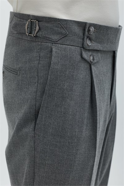 Gri Regular Fit Yan Tokalı Pileli Erkek Pantolon