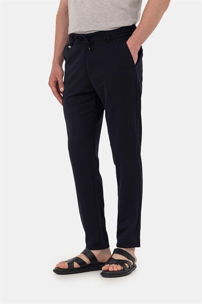 Lacivert Dokulu Arka Lastikli Köprü Kemerli Bağcıklı Slim Fit Jogger Pantolon