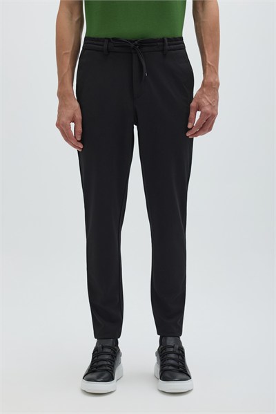 Siyah Dokulu Arka Lastikli Köprü Kemerli Bağcıklı Slim Fit Jogger Pantolon