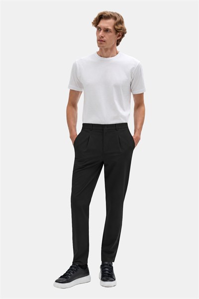 Siyah Regular Fit Standart Kesim Beli Lastikli Pantolon