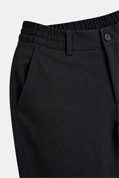 Siyah Fit Standart Kesim Beli Yarım Lastikli Jogger Pantolon