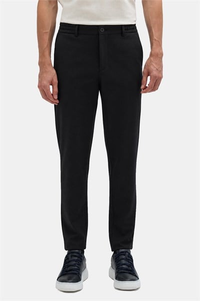 Siyah Fit Standart Kesim Beli Yarım Lastikli Jogger Pantolon