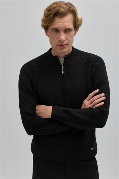 Siyah Slim Fit Fermuarlı Yarım Balıkçı Yaka Triko Kazak