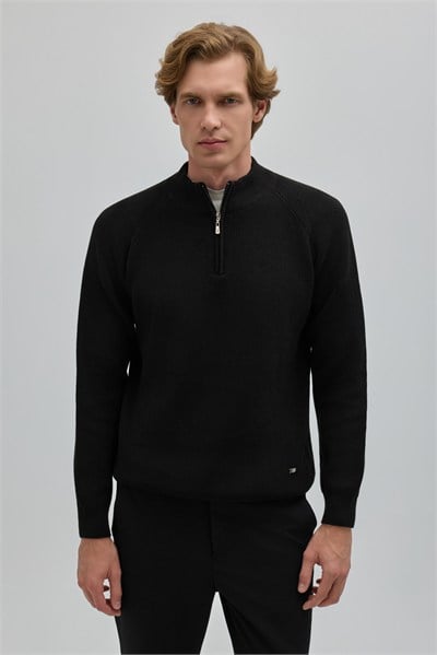 Siyah Slim Fit Fermuarlı Yarım Balıkçı Yaka Triko Kazak