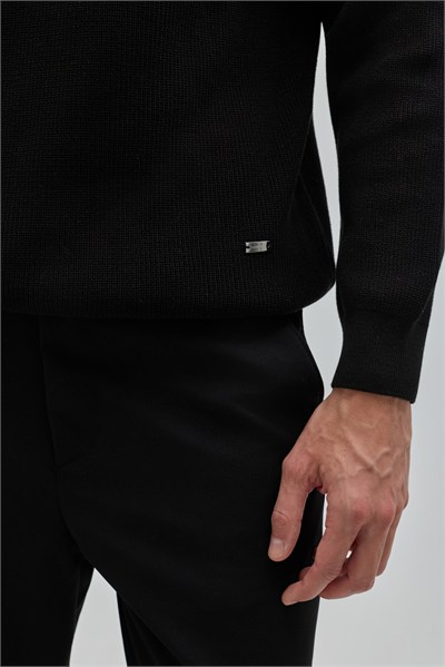 Siyah Slim Fit Fermuarlı Yarım Balıkçı Yaka Triko Kazak
