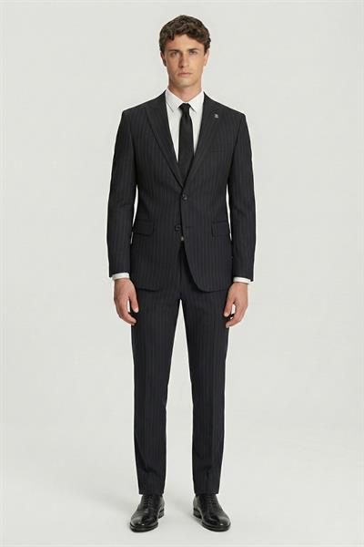 Siyah Slim Fit Sivri Yaka Çizgili Takım Elbise