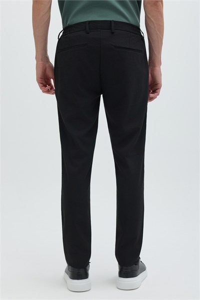 Siyah Yanı Lastikli Köprülü Kemerli Slim Fit Jogger Pantolon