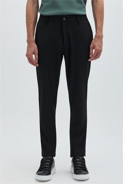 Siyah Yanı Lastikli Köprülü Kemerli Slim Fit Jogger Pantolon