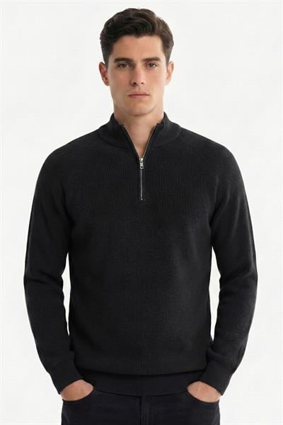 Siyah Slim Fit Dokulu Fermuarlı Yarım Balıkçı Yaka Erkek Triko Kazak