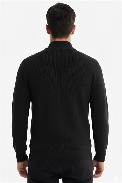 Siyah Slim Fit Dokulu Fermuarlı Yarım Balıkçı Yaka Erkek Triko Kazak