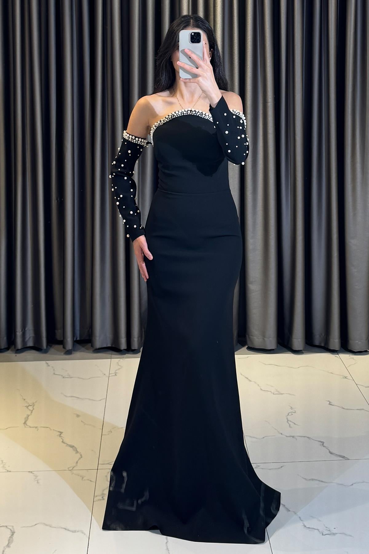 Göğsü Ve Kolları İnci Detaylı Balık Model Abiye Siyah
