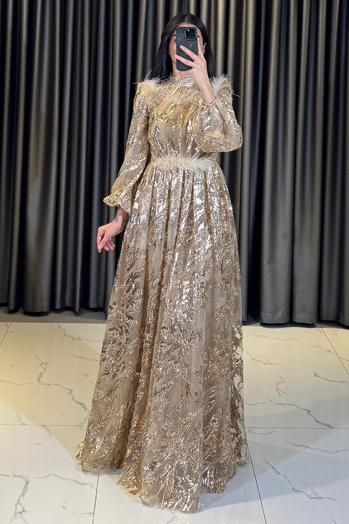 Pul Payet İşlemeli Tüy Detaylı Kristal Kumaş Abiye Gold
