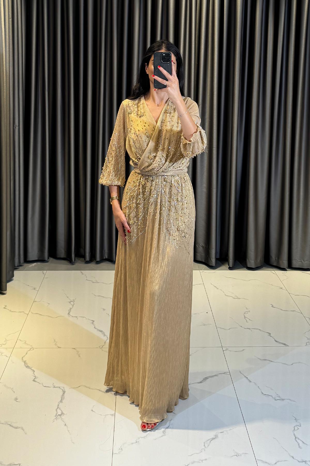 Üstü Ve Kolları Taş İşlemeli Parluk Uzun Elbise Gold