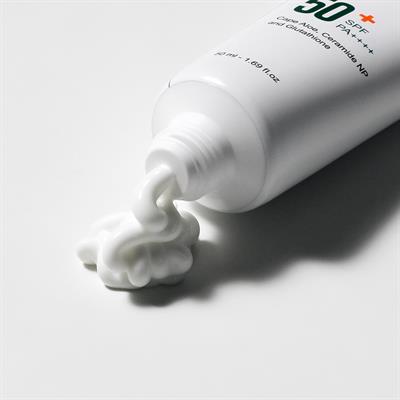 P.Calm Niacinamide ve Madecassoside içeren Yatıştırıcı Etkili Hafif Formüllü Water Barrier Güneş Kremi Spf50+ Pa++++ 50ml