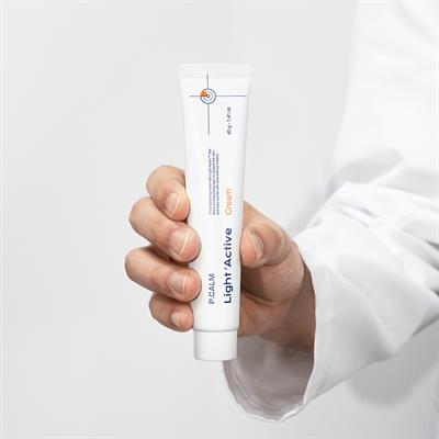 P.Calm Traneksamik Asit ve Arbutin içeren Leke Karşıtı Yatıştırıcı, Onarıcı, Nemlendirici Light Active Krem - 40gr