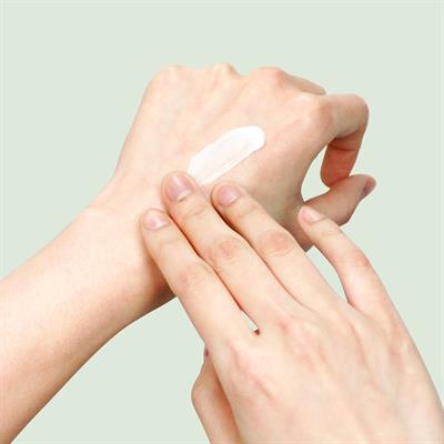 P.Calm Niacinamide ve Madecassoside içeren Yatıştırıcı Etkili Hafif Formüllü Water Barrier Güneş Kremi Spf50+ Pa++++ 50ml