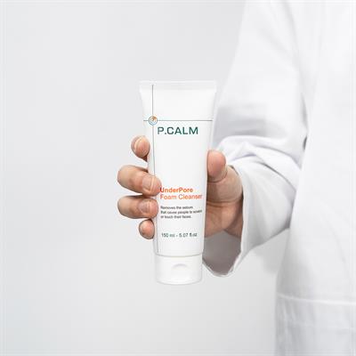 Azulene Ve Çay Ağacı İçeren, Gözenek, Siyah Beyaz Nokta Karşıtı, Yatıştırıcı Underpore Köpük Cilt Temizleyici 150ml
