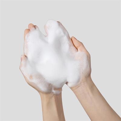 Azulene Ve Çay Ağacı İçeren, Gözenek, Siyah Beyaz Nokta Karşıtı, Yatıştırıcı Underpore Köpük Cilt Temizleyici 150ml