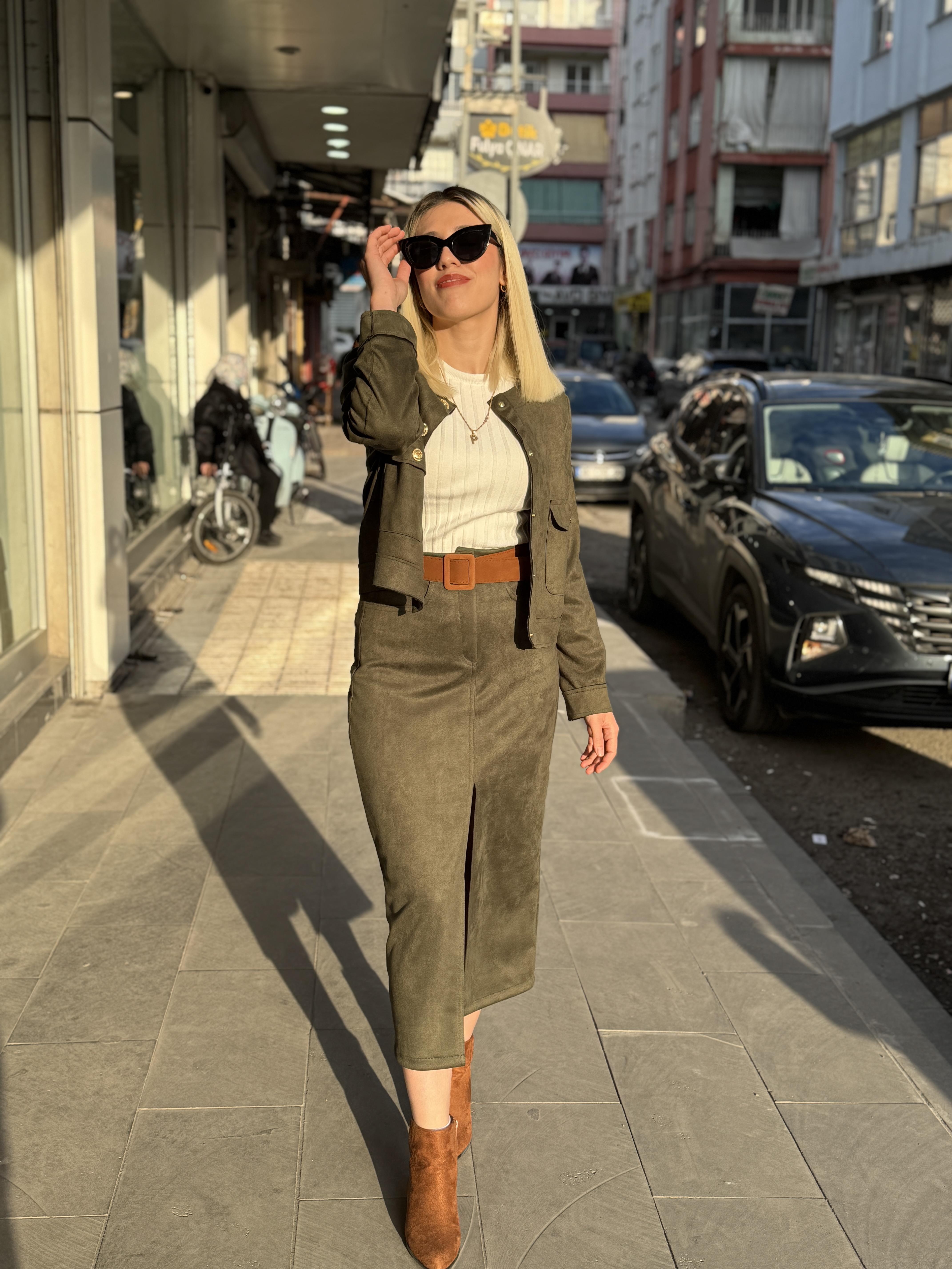Önden yırtmaçlı süet etek- haki