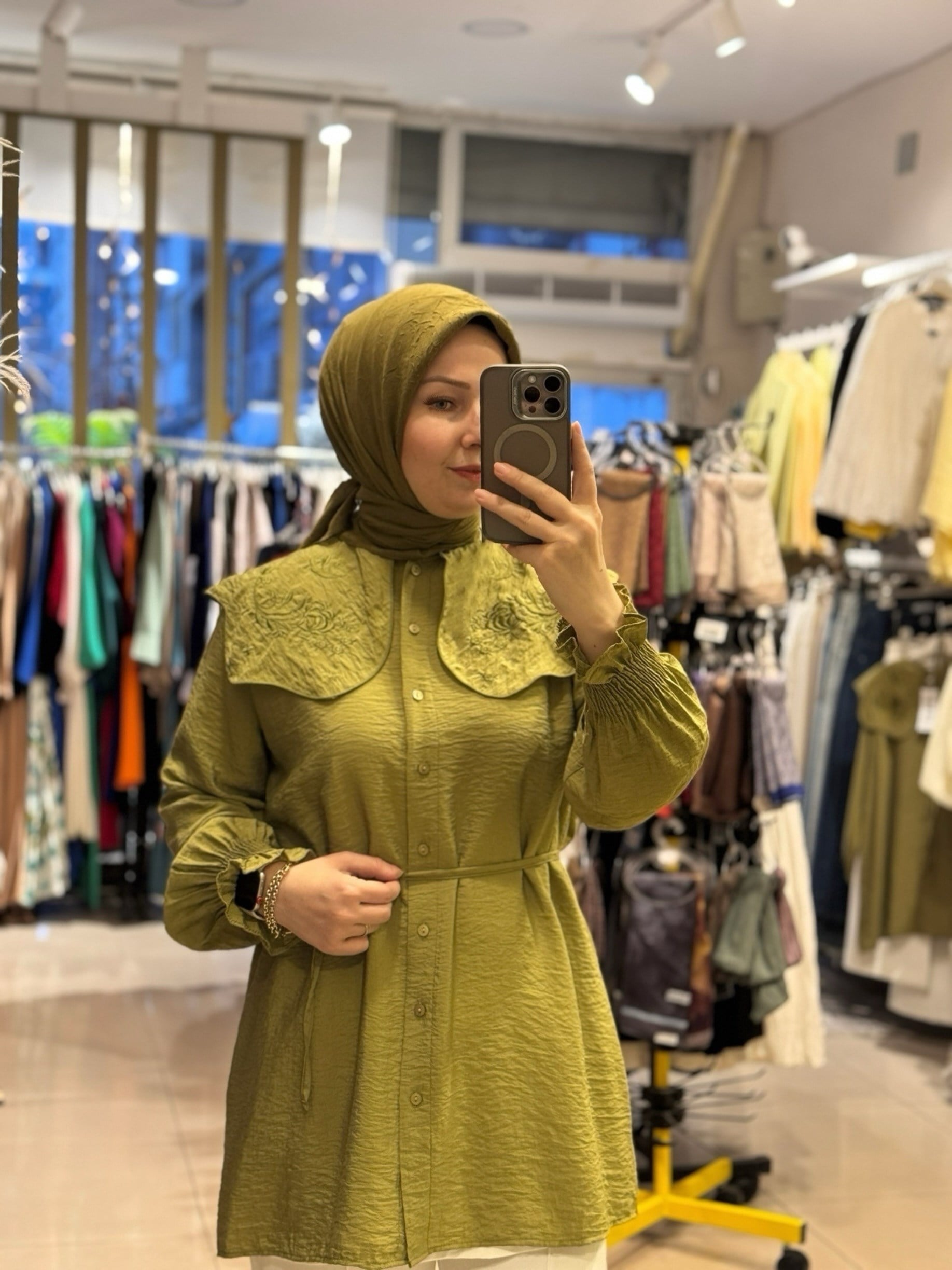 Yakası Nakışlı Tensel Gömlek- yağ yeşili
