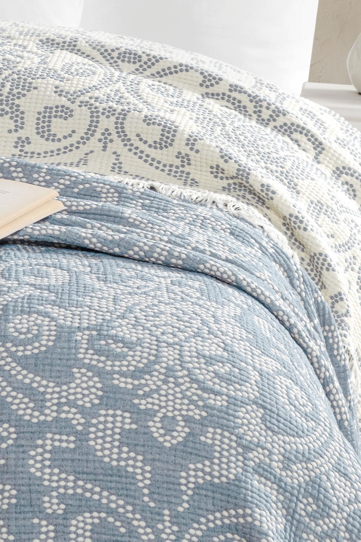 Çift Kişilik Jakarlı 3 Kat Müslin Yatak Örtüsü - Damask Indigo