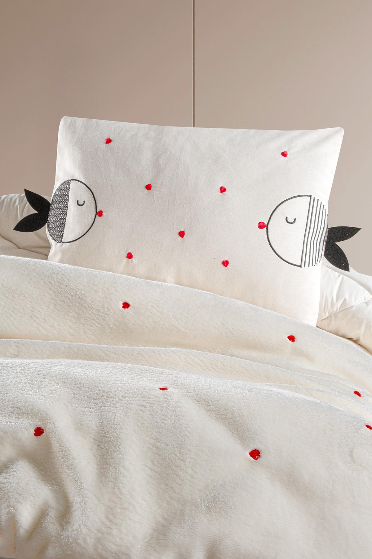 Nakışlı Welvet Bebek Yorgan Seti 5 Parça - Cute Fish