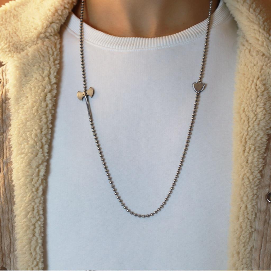 Balta Ve Kalkan Figürlü Zirkon Taşlı Gümüş Erkek Kolyesi