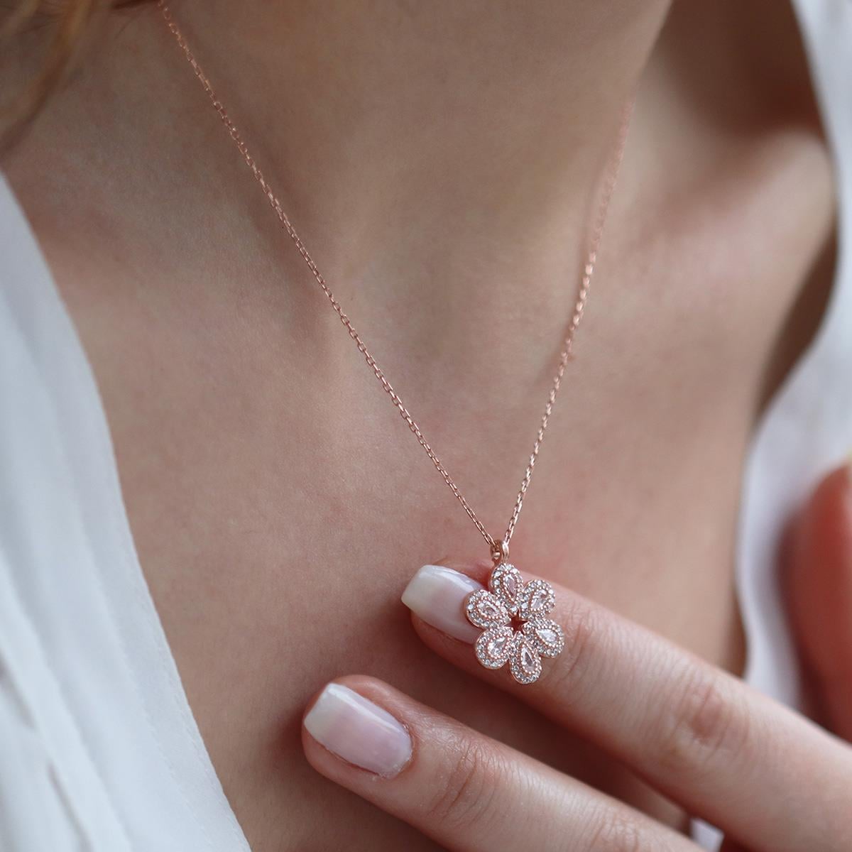 Çiçek Modeli Zirkon Taşlı Rose Gold Kaplama Gümüş Kolye