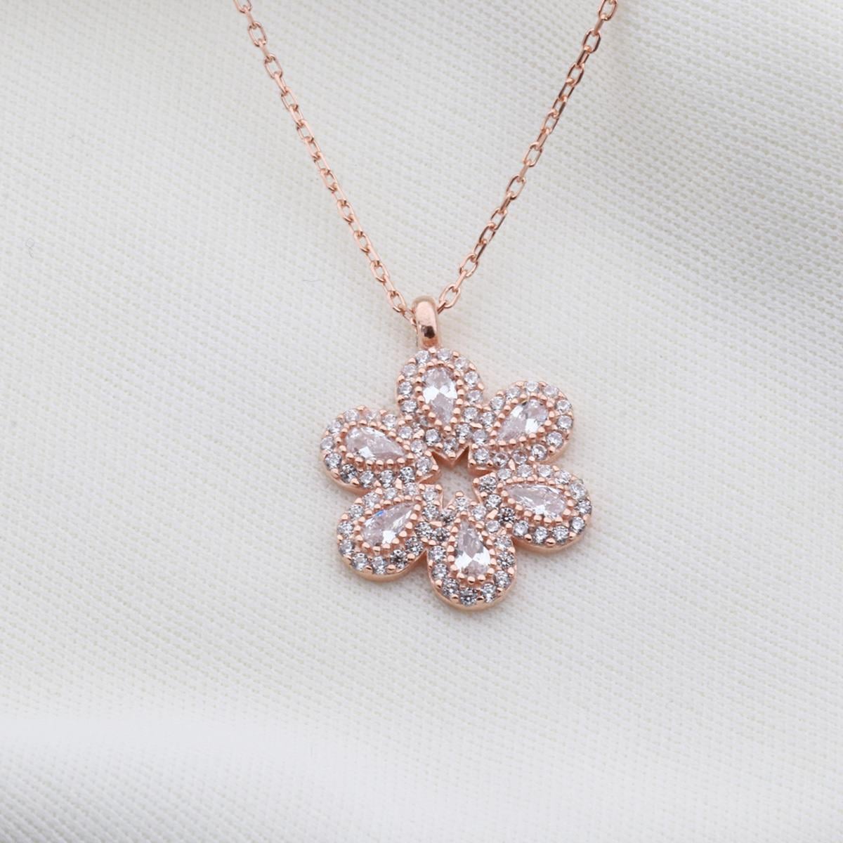 Çiçek Modeli Zirkon Taşlı Rose Gold Kaplama Gümüş Kolye