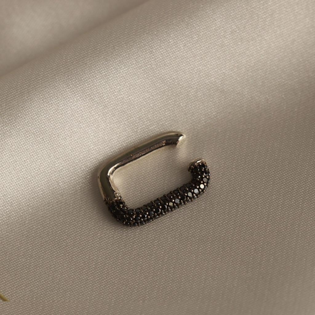 Dikdörtgen Siyah Zirkon Taşlı Gümüş Kıkırdak Küpe