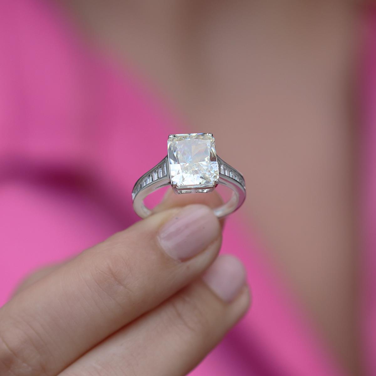 Emerald Kesim Pırlanta Renkli Zirkon Taşlı Gümüş Yüzük
