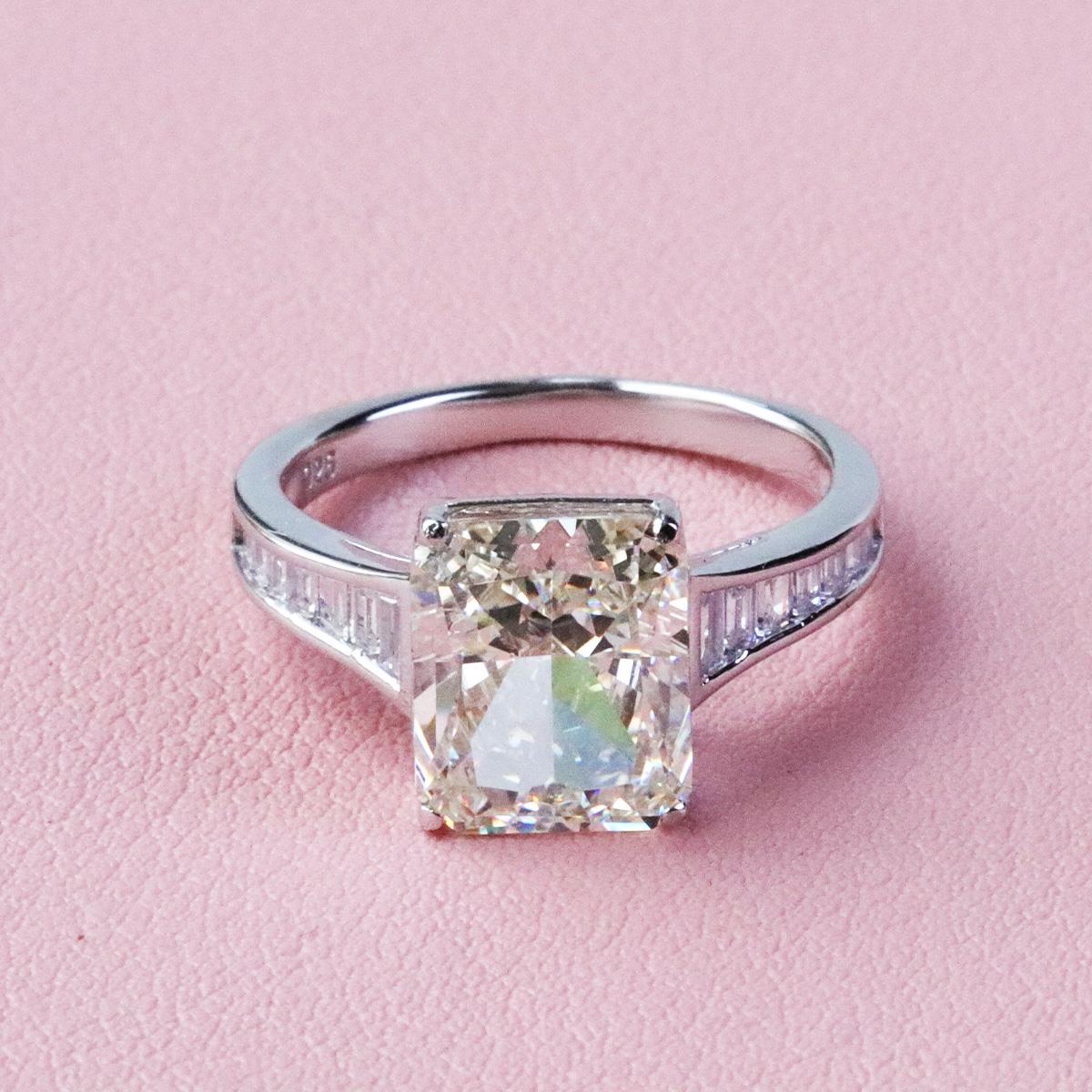Emerald Kesim Pırlanta Renkli Zirkon Taşlı Gümüş Yüzük