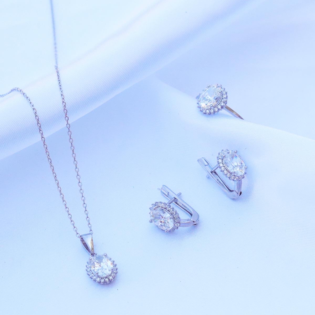 Etrafı Pırıltılı Taşlarla Çevrili Elips Montür Sky Diamond Gümüş Set