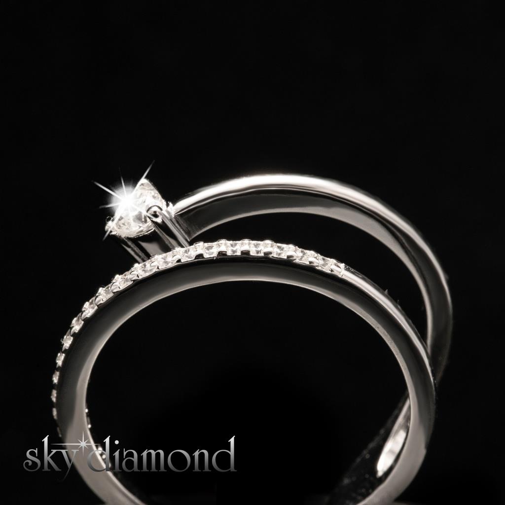 Etrafı Pırıltılı Taşlarla Süslenmiş Tasarım Sky Diamond