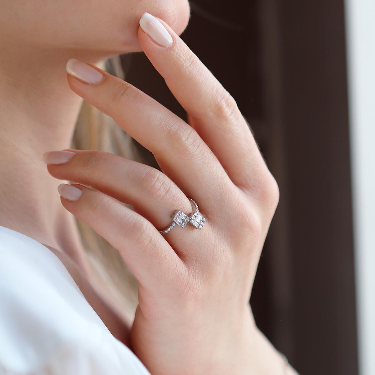 Floral Vine Halo Baget Kesim Starlight Diamond Gümüş Yüzük