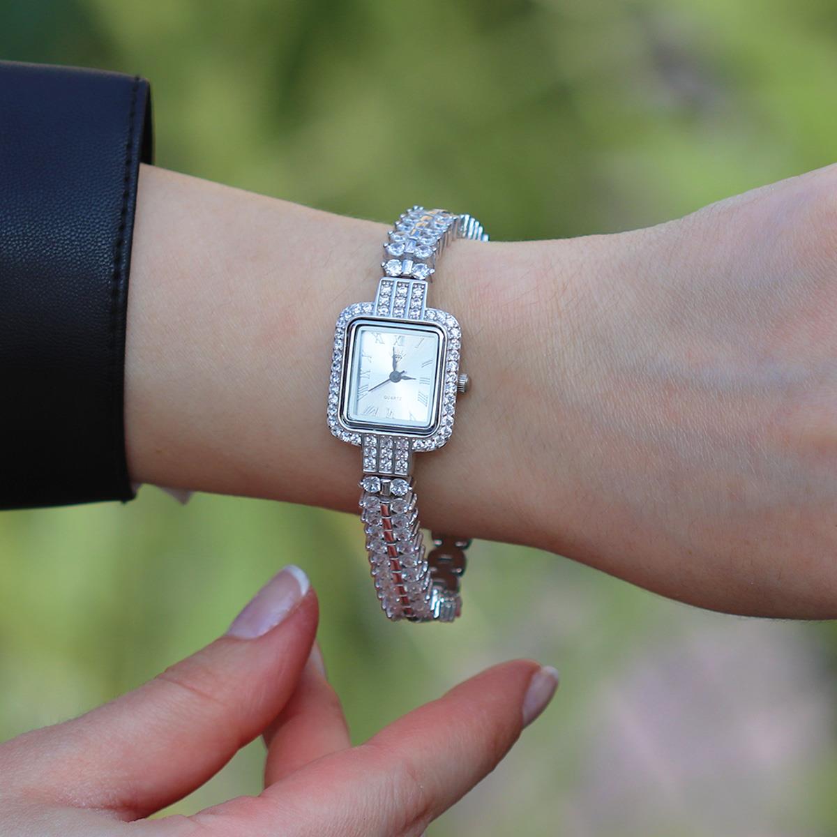 Kare Form Zirkon Taşlı Gümüş Saat