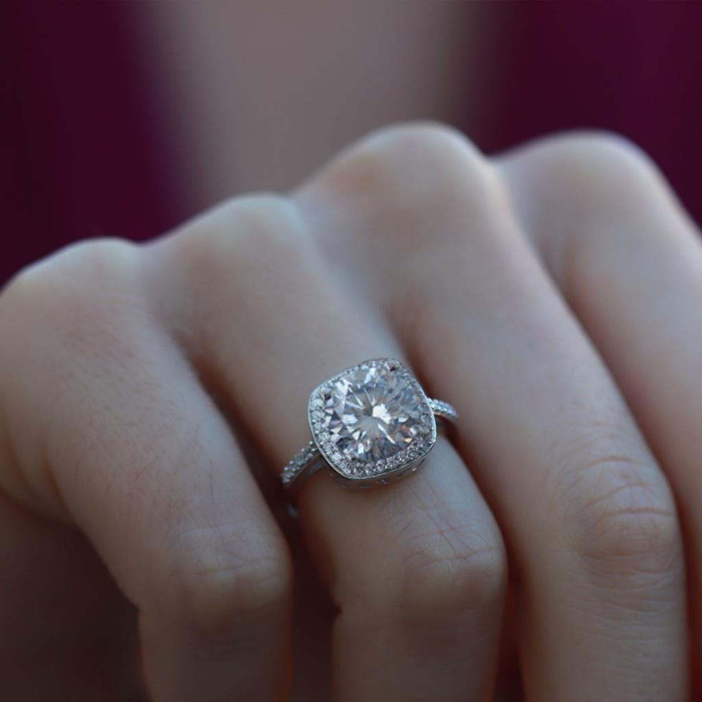 Round Kesim 3 Karat Tek Taş Model Starlight Diamond Yüzük