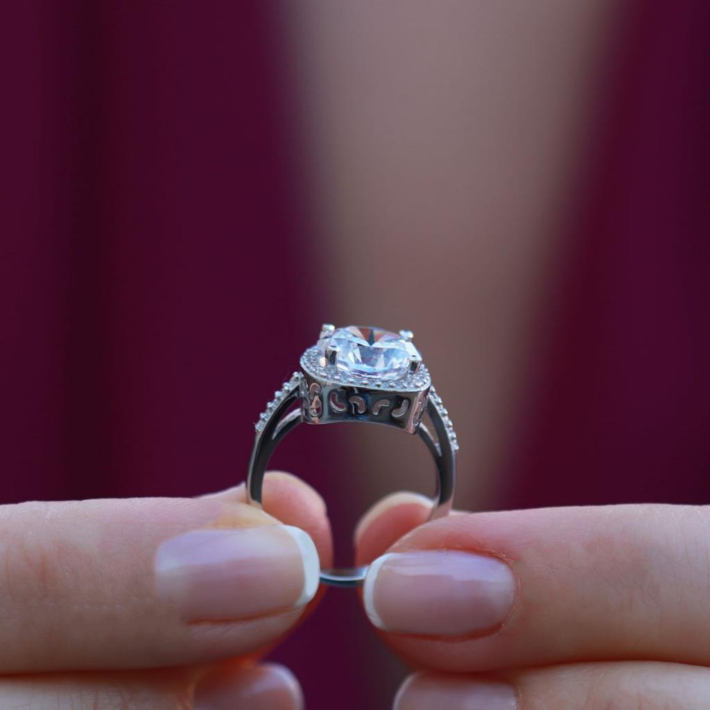 Round Kesim 3 Karat Tek Taş Model Starlight Diamond Yüzük