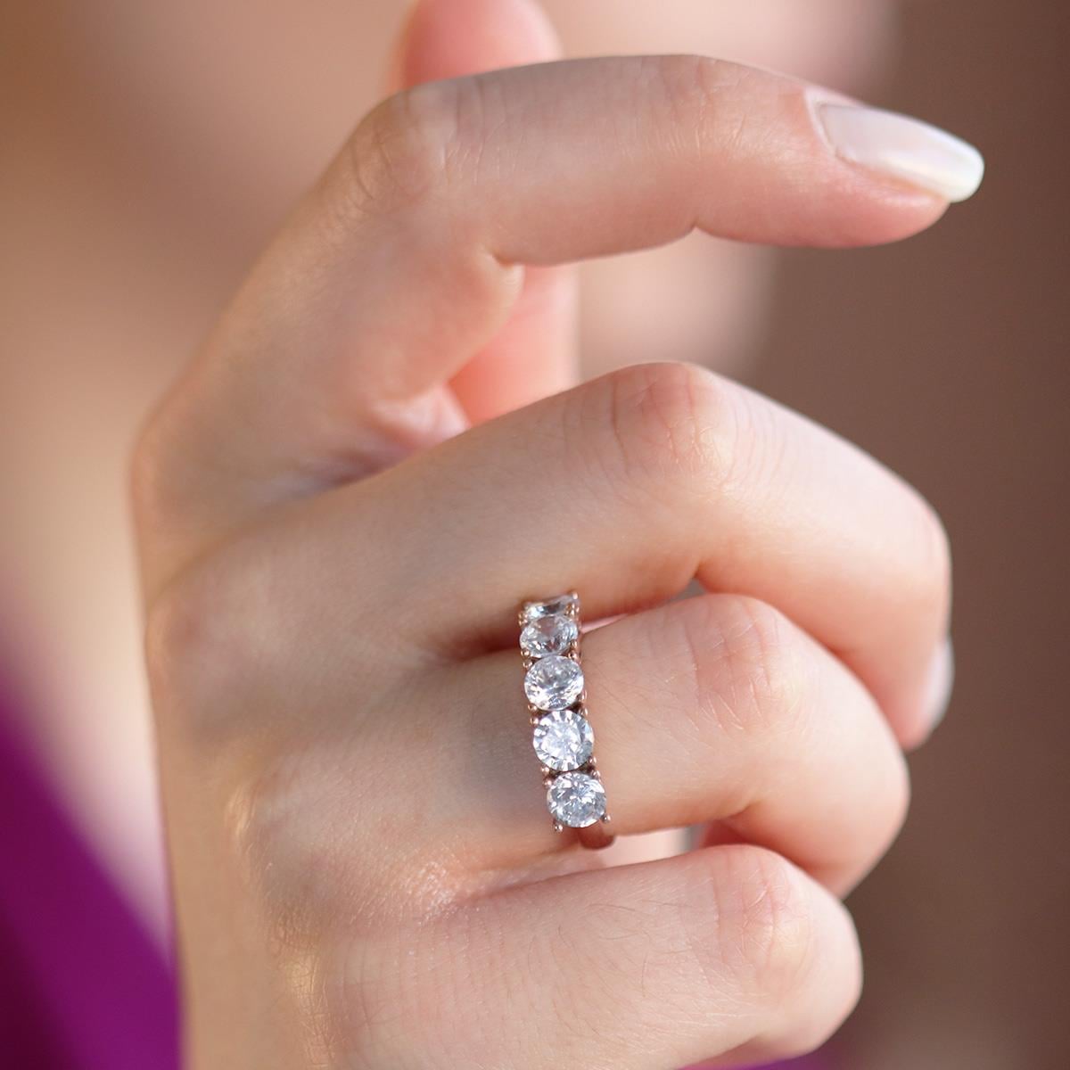 Round Kesim Beştaş Modeli Rose Gold Kaplama Sky Diamond Yüzük
