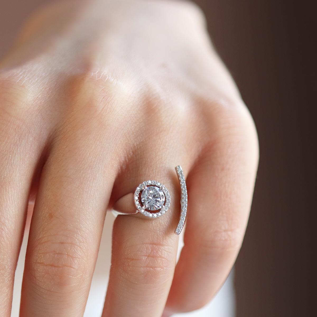 Round Kesim Tasarım Starlight Diamond Gümüş Yüzük