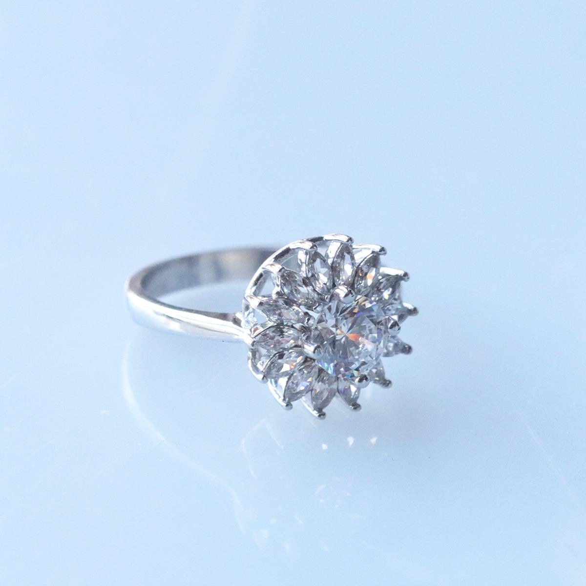 Starlight Diamond Çiçek Gümüş Yüzük
