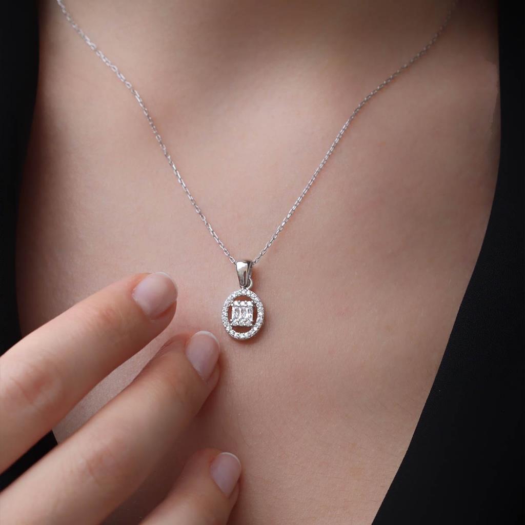 Starlight Diamond Elips Zirkon Taş Ortası Kare 3 Baget Pırlanta Montür Gümüş Kolye