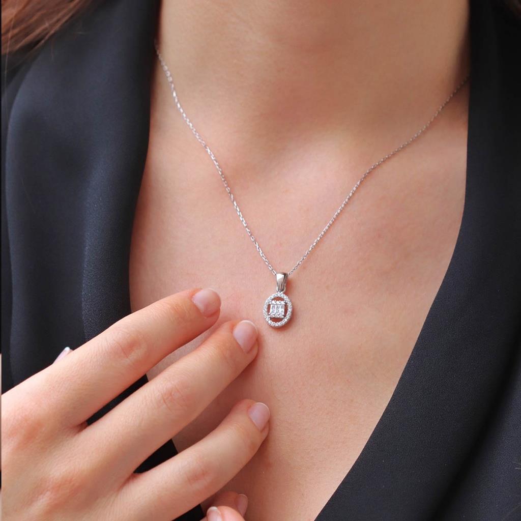 Starlight Diamond Elips Zirkon Taş Ortası Kare 3 Baget Pırlanta Montür Gümüş Kolye