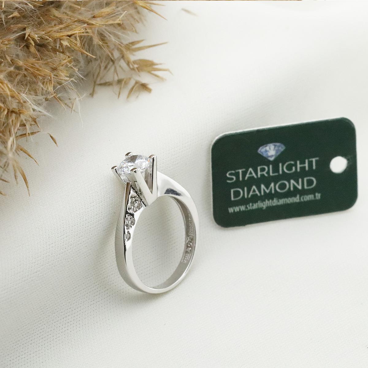 Starlight Diamond Yanı Kalp Taşlı Tek Taş Gümüş Yüzük