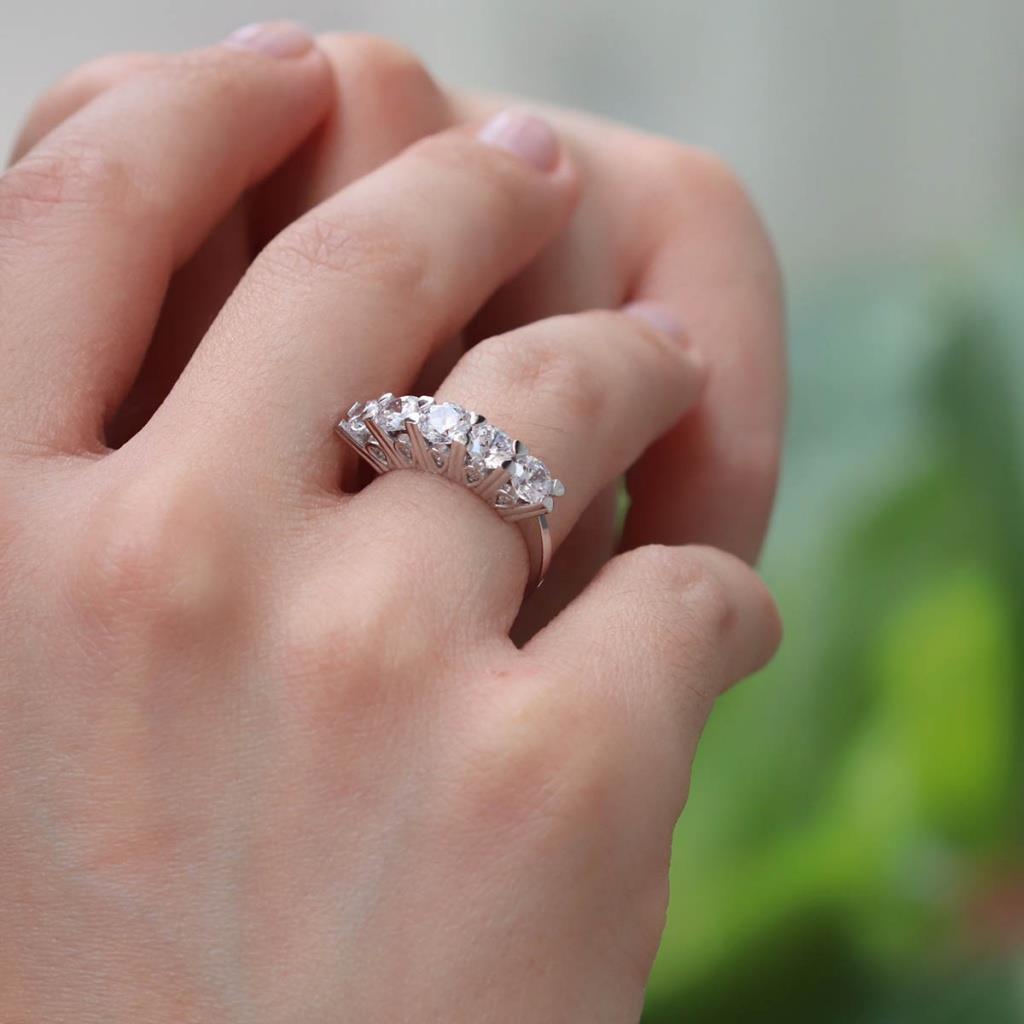 Starlight Diamond Yüksek Montür 5 Taş Gümüş Yüzük