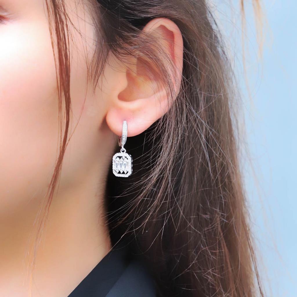 Starlight Diamond Zirkon Taş Ortası 3 Baget Pırlanta Montür Gümüş Küpe