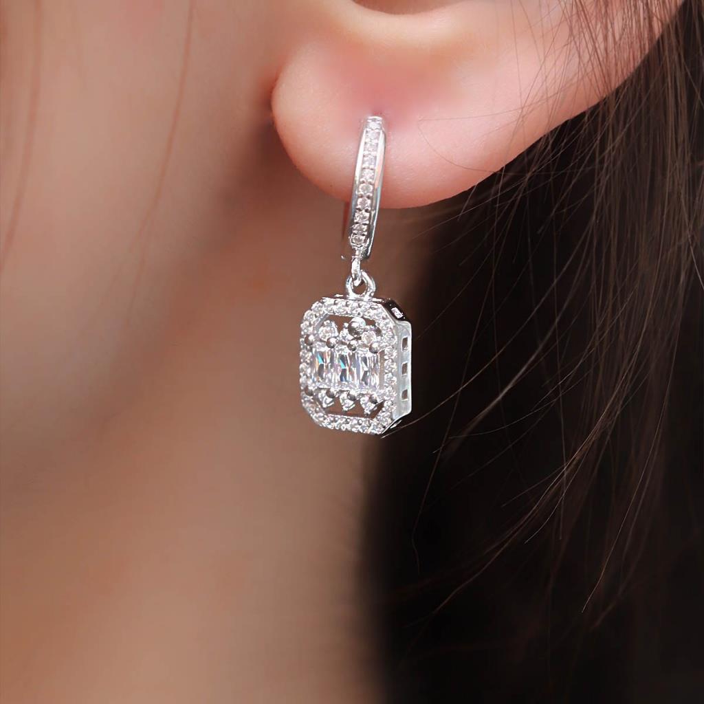 Starlight Diamond Zirkon Taş Ortası 3 Baget Pırlanta Montür Gümüş Küpe