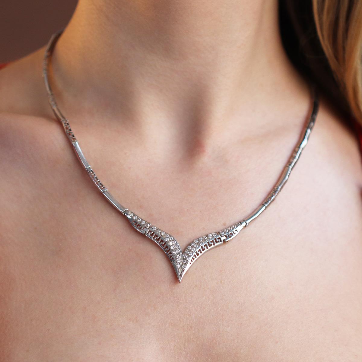 V Model Taşlı Gerdanlık